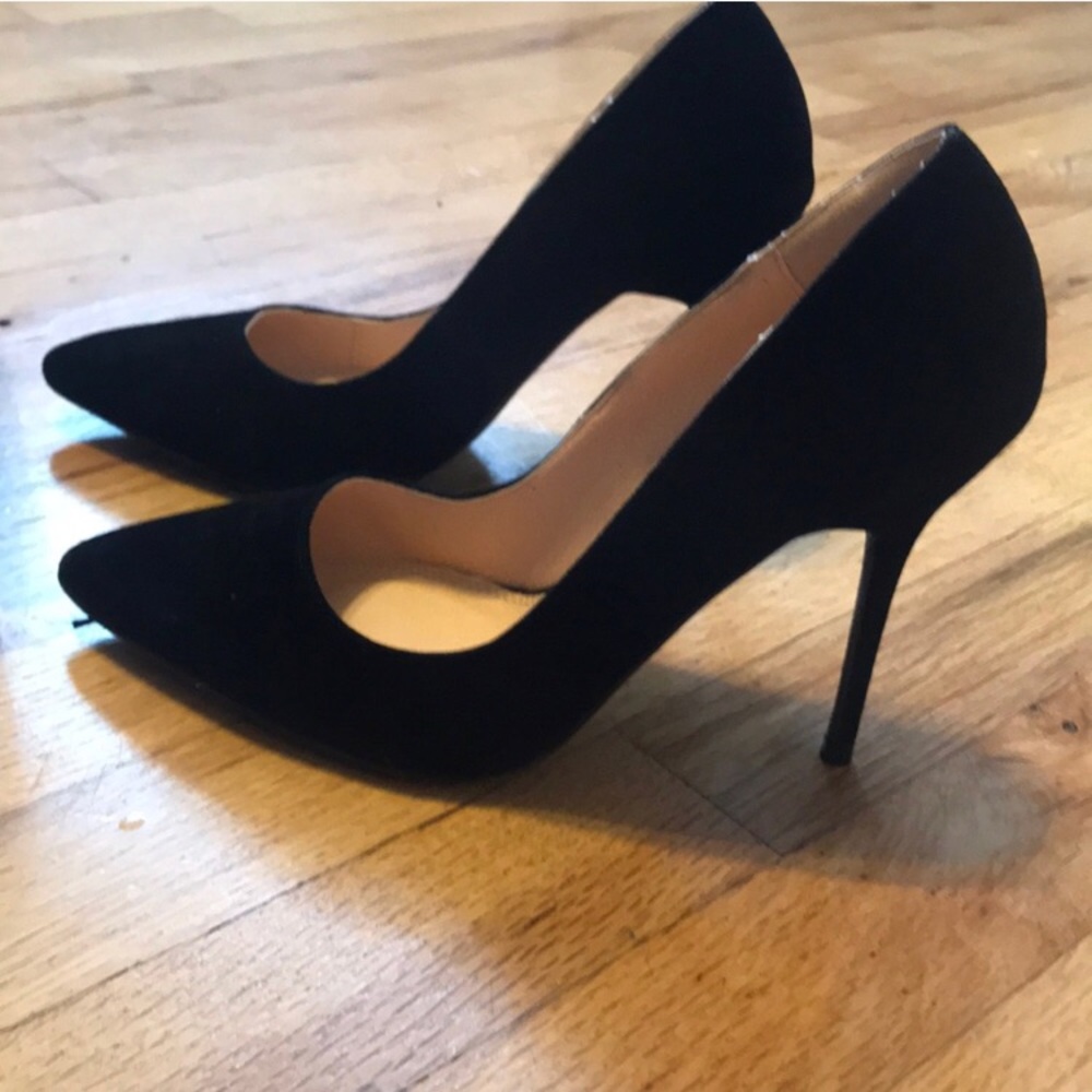 Black pointed toe heels